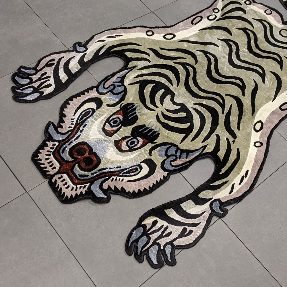 【SALE】送料込み 高級シルク製 本物チベタンタイガーラグ L134cm希少品 140*70cm チベタンタイガーラグ アーミータイガー シルク ウール