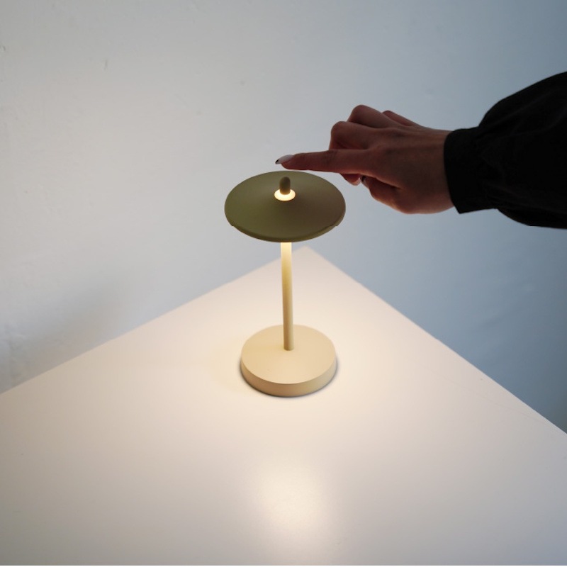 ポータブルランプ Pala LA5413 ※4色から選べます。□ の通販｜東京