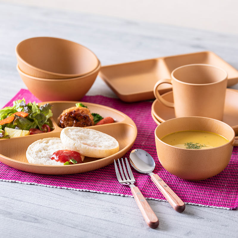 ハンドメイド　食器　木製　杉の木の食器3点セット　コーラルレッド　T-351 サークルプレートS IF90622木のような抗菌の食器の通販｜東京