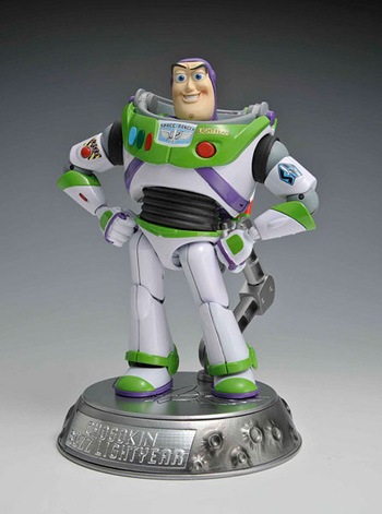 バズライトイヤー トイ・ストーリー 30周年 リアルサイズトーキングフィギュア バズ