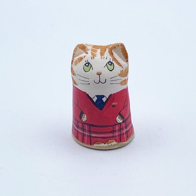 イギリス スコティッシュタータンチェックを着た茶トラ猫　素焼きのミニ猫　シンブル　Merryfield Pottery