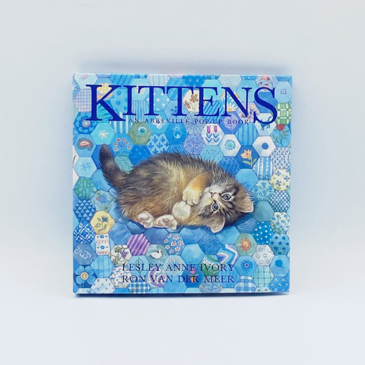 レズリーアンアイボリー 飛び出す絵本　Kittens　Pop Up Book