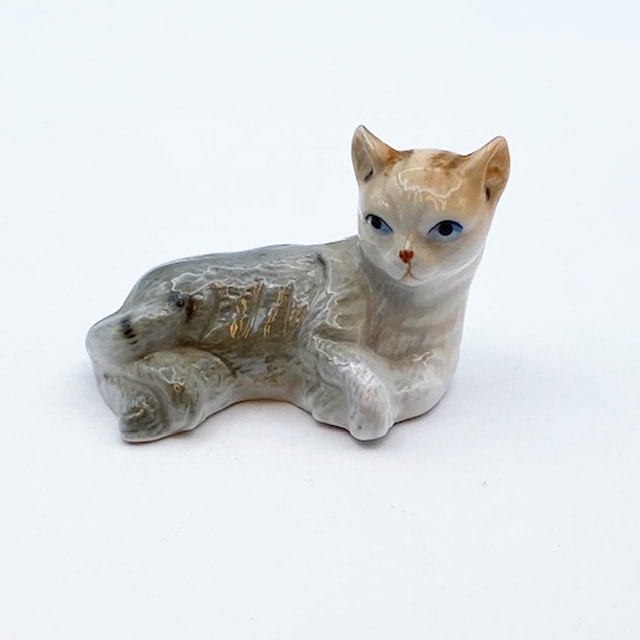 くつろぐ猫のフィギュリン おそらくボーンチャイナ製　Danbury Mint？