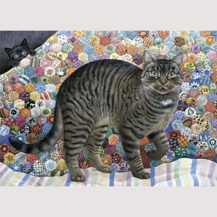 レズリーアンアイボリー 猫の輸入グリーティングカード封筒付 Muppet on the quilt