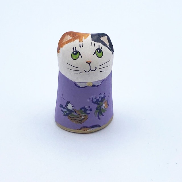 イギリス 素焼きのミニ猫　三毛猫 シンブル　ラベンダー  Merryfield Pottery