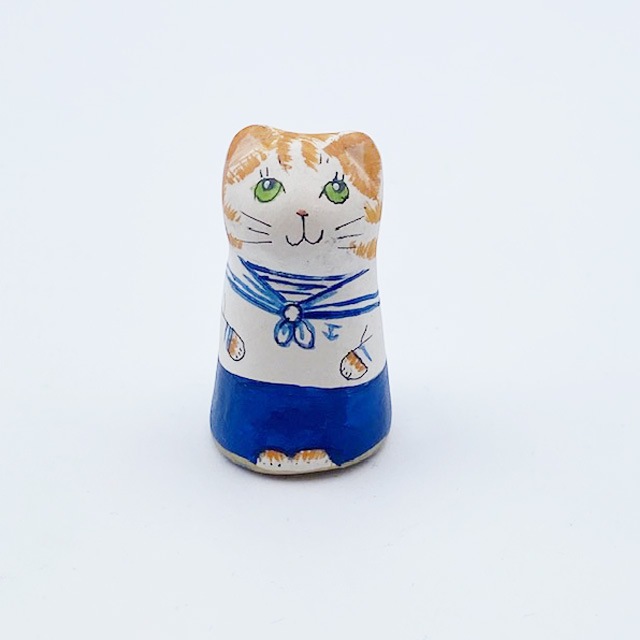 イギリス セイラ―　茶トラ猫の水兵さん　素焼きのミニ猫　シンブル   Merryfield Pottery