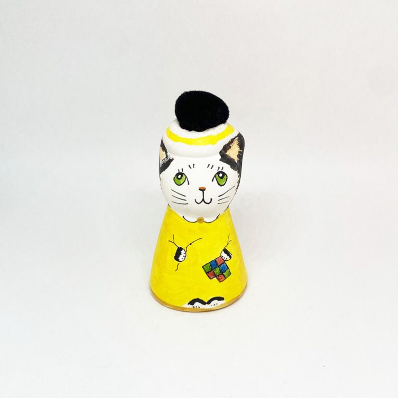 メリーフィールドポッタリー パッチワークをする白黒猫のピンクッション素焼きの猫の針山　Merryfield Pottery