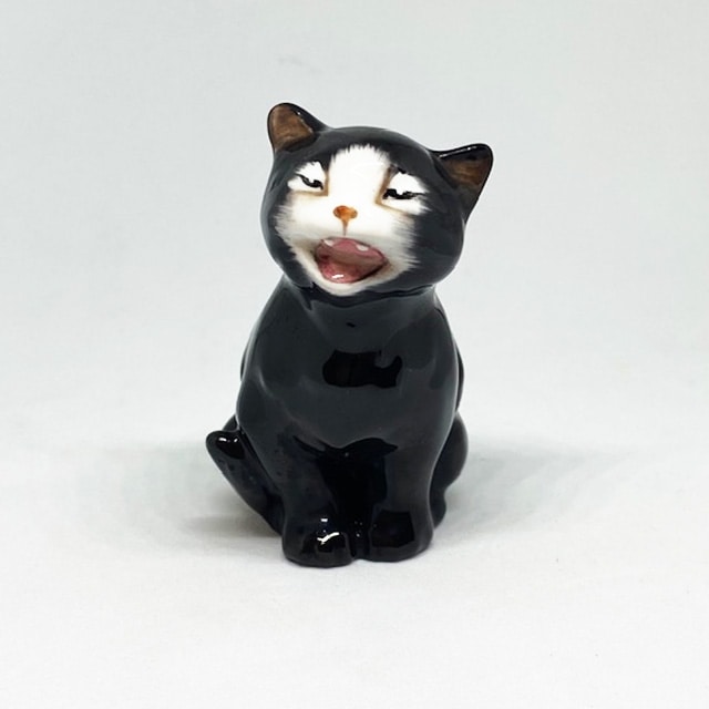 Royal Doulton　幸運の黒白猫のフィギュリン  Lucky　1930-70年代 イギリス