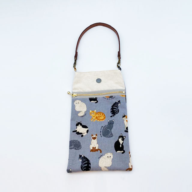 ハンドメイド　猫柄のスマホポーチ　グレイ　My Cotton