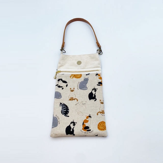 ハンドメイド　猫柄のスマホポーチ　ナチュラル　My Cotton