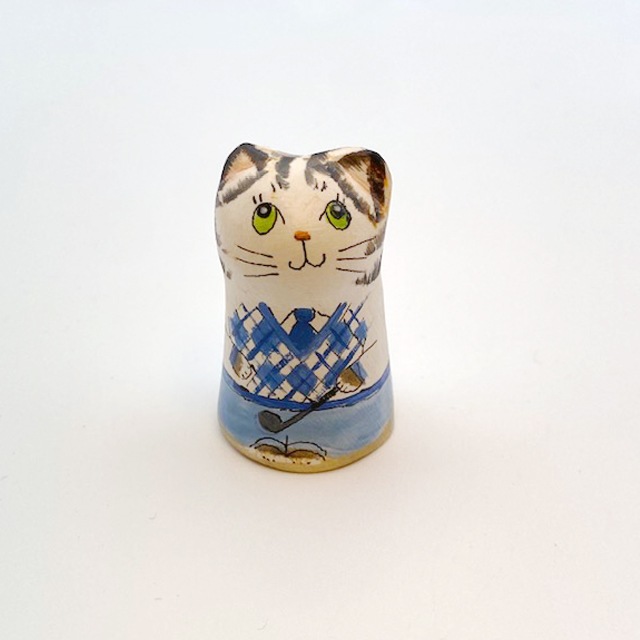 イギリス 素焼きのミニ猫　シンブル ゴルファー　ゴルフをするサバトラ猫  Merryfield Pottery