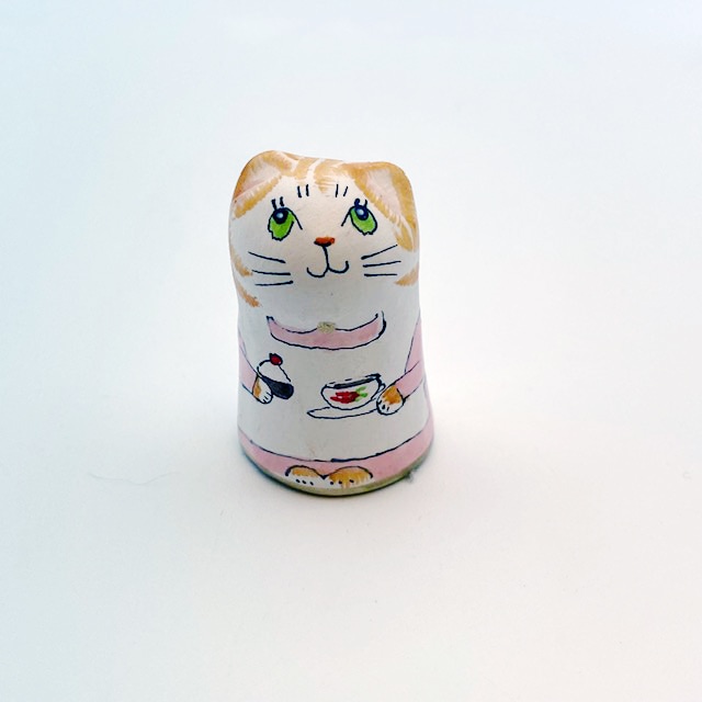 イギリス 素焼きのミニ猫　シンブル クリームティ　ティータイムの茶トラ猫  Merryfield Pottery