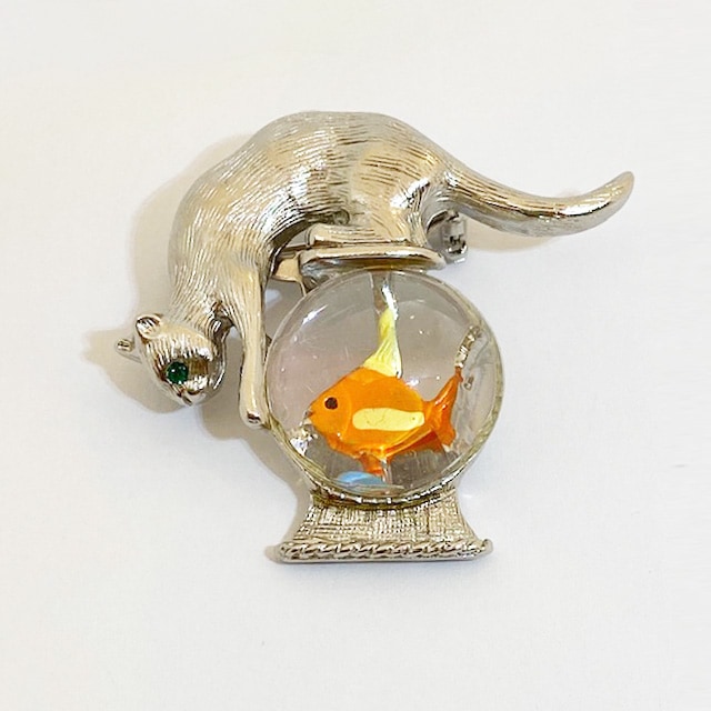 GOLD CROWN 金魚をねらう猫のブローチ アメリカ製