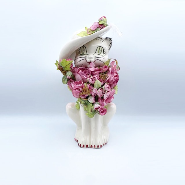 お花をもった大きな貴婦人猫フィギュリン　Catuette Pottery 1996年　