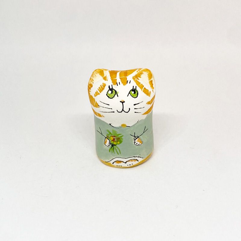 イギリス 素焼きのミニ猫　アロットメントガーディナー　ブーケ　茶トラ猫  Merryfield Pottery