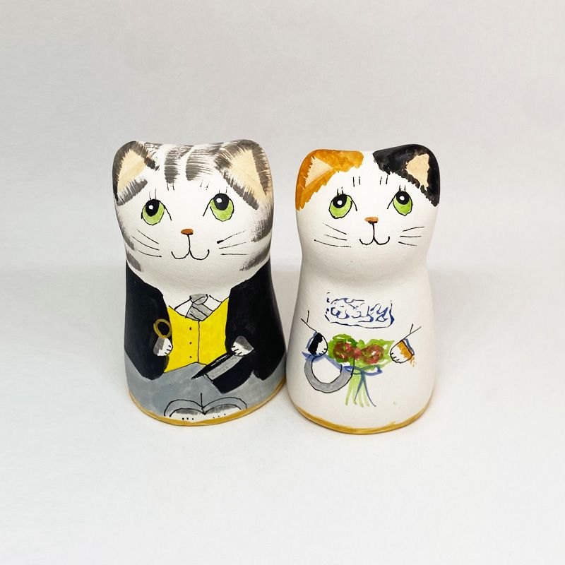 猫のウェディングドール 花嫁と花婿のペア　三毛とサバトラ猫フィギュア　キャンドルスナッファー イギリス製陶器
