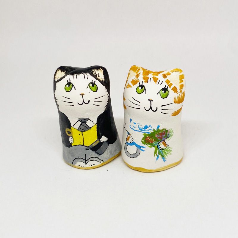 猫のウェディングドール 花嫁と花婿のペア　茶トラと黒白猫ペアフィギュリン イギリス製陶器
