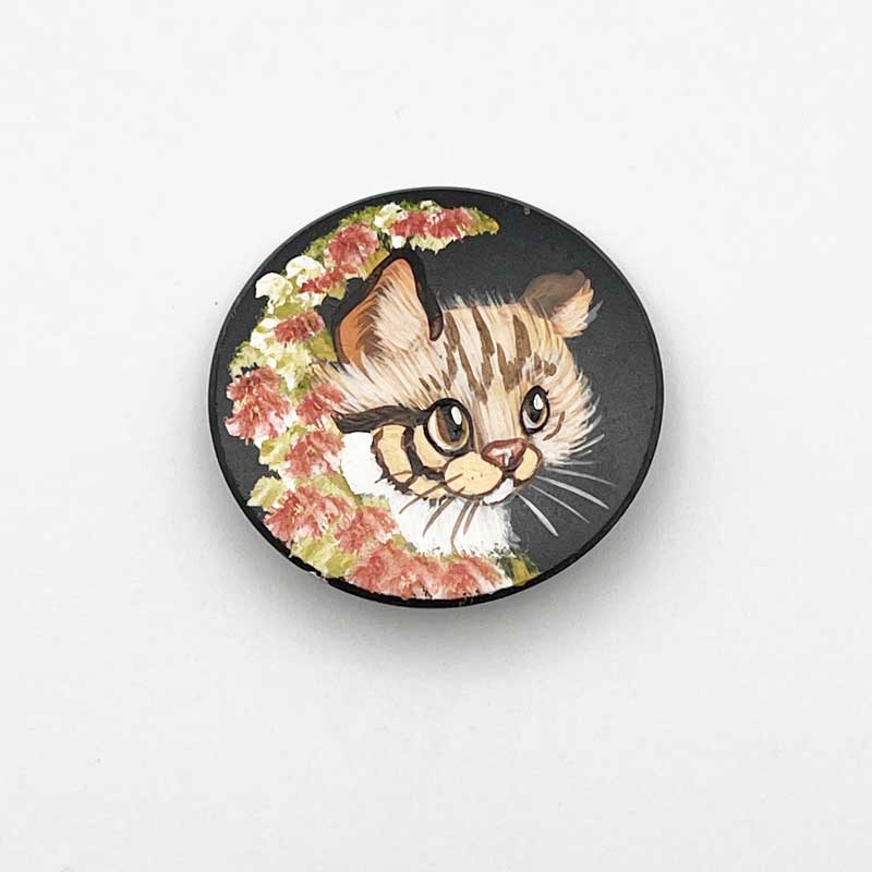 トールペイントの猫の絵のヴィンテージブローチ　ハンドペイント　1990年代頃