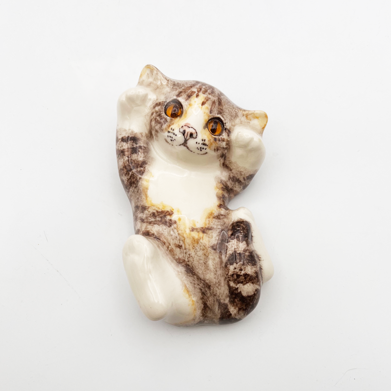 ウィンスタンレイキャット ごろんポーズキジサバトラ白猫　ケンジントンキャット Winstanley