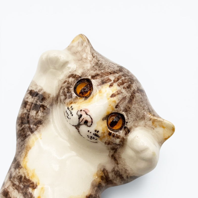 ウィンスタンレイキャット ごろんポーズキジサバトラ白猫　ケンジントンキャット Winstanley