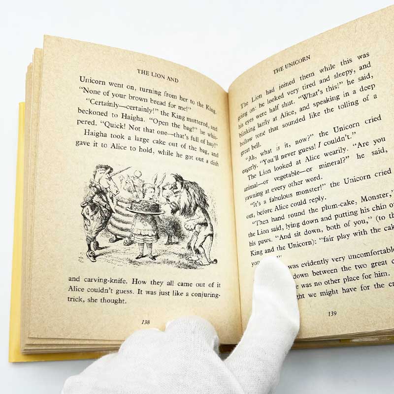 ジョン・テニエル挿絵入り　ルイス・キャロル「鏡の国のアリス」THROUGH THE LOOKING-GLASS 洋書　