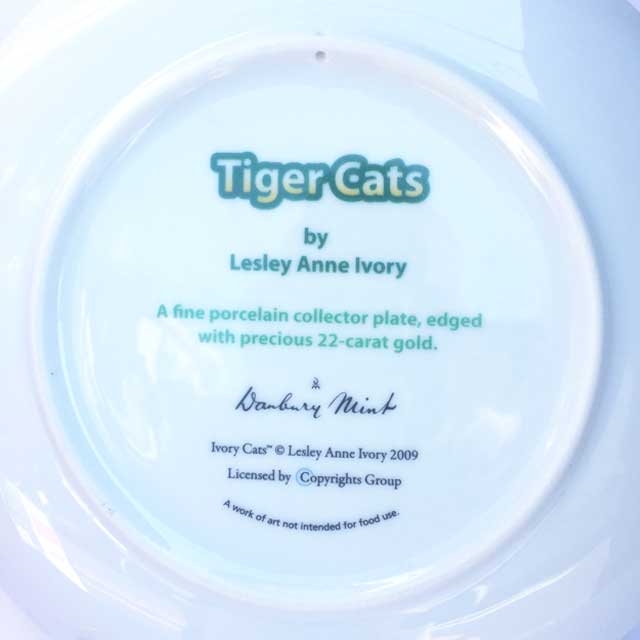 入手困難品　ダンバリーミント レズリー・アン・アイボリー猫の絵皿 Ｔiger Cats