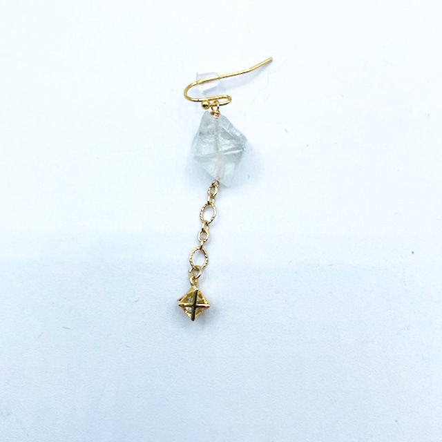 猫顔のビーズとフローライトのネックレス・ピアスのセット　Yukie Takahashi