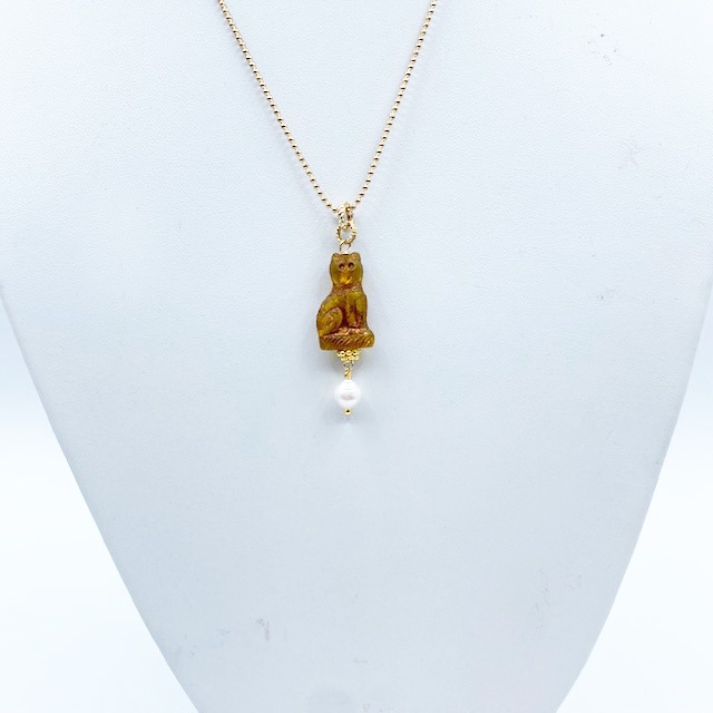 猫と淡水パールのアンシンメトリーチェーンネックレス アンバー　Yukie Takahashi