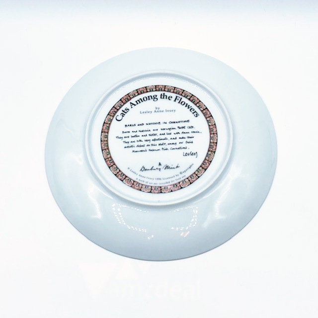 ダンバリーミント レズリー・アン・アイボリー猫の絵皿 Cats Among the Flowers　BAROS AND NATCHIE IN CARNATIONS