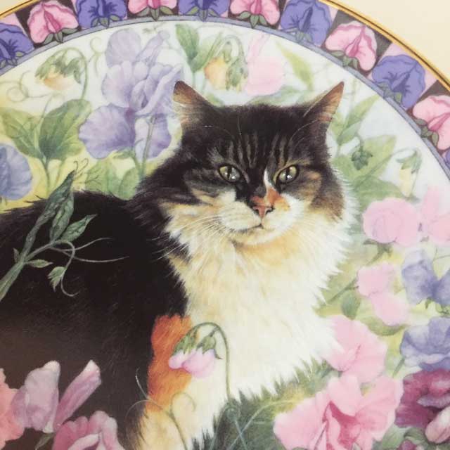 ダンバリーミント レズリー・アン・アイボリー猫の絵皿 Cats Among the Flowers AGNEATHA IN SWEET PEAS