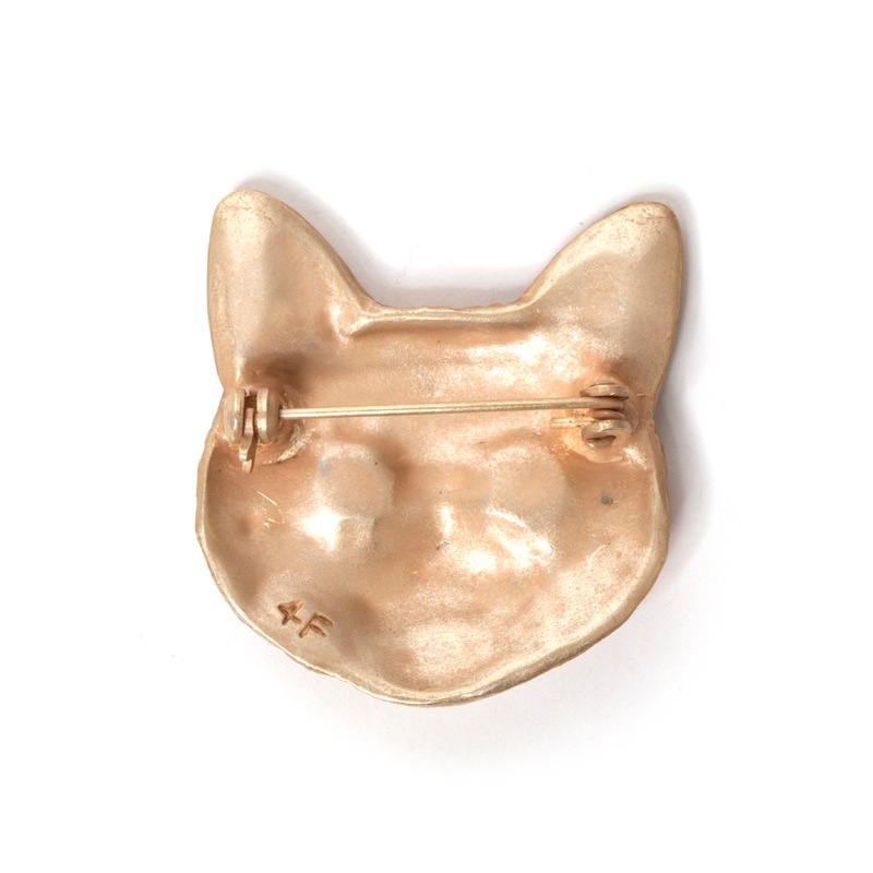 4F フィーアエフ　茶トラ猫のブローチ　日本製　ピューター