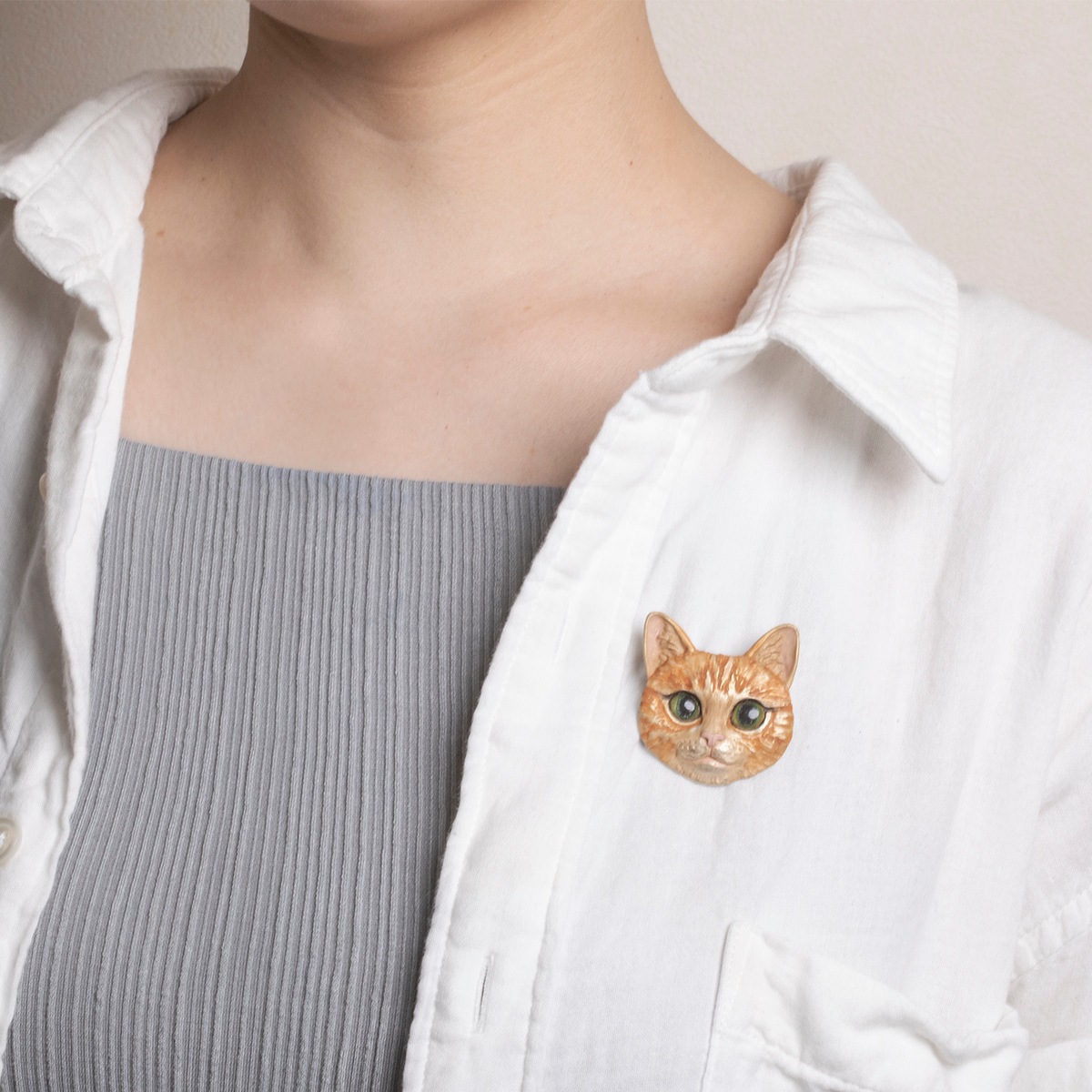 4F フィーアエフ　茶トラ猫のブローチ　日本製　ピューター