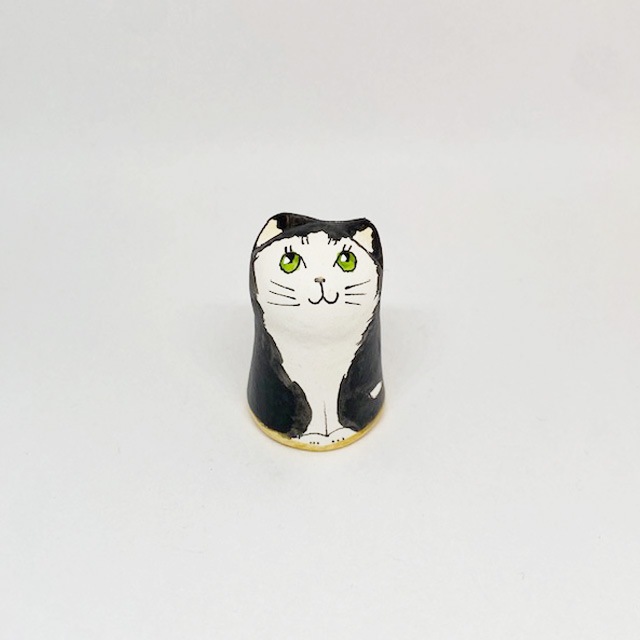 イギリス　メリーフィールドポッタリー 素焼きのミニ猫　黒白猫　シンブルE　Merryfield Pottery