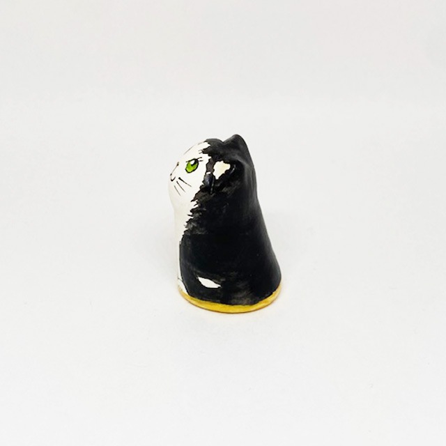 イギリス　メリーフィールドポッタリー 素焼きのミニ猫　黒白猫　シンブルE　Merryfield Pottery