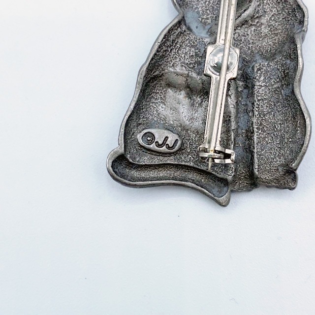 JJ Jonette 猫のヴィンテージブローチ　 毛繕いをする猫 ピューター製