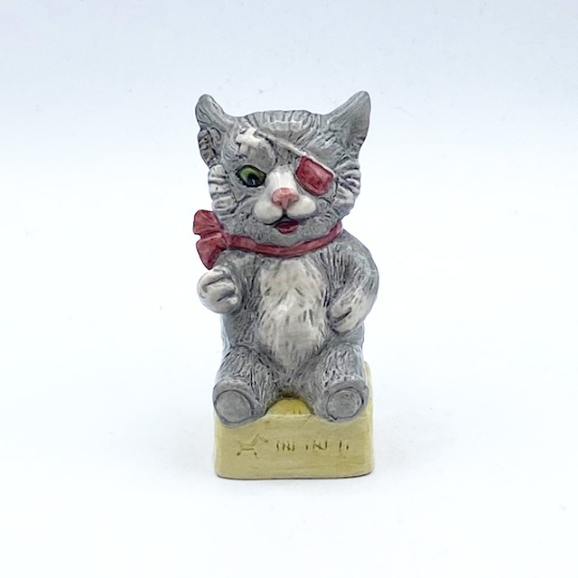 眼帯をした猫のミニジャグ　限定生産品シリアナンバー入り　KEVIN FRANCIS CERAMICS　