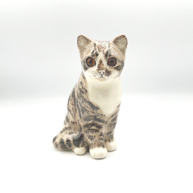 ウィンスタンレイキャット お座りキジトラ白猫ちゃん Winstanley Cat