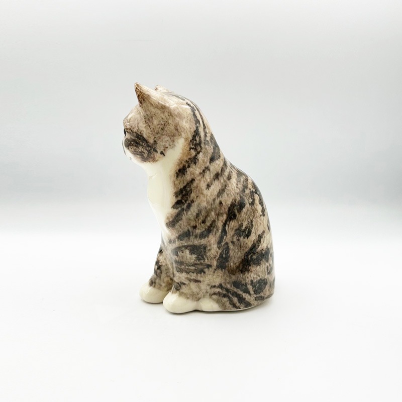 ウィンスタンレイキャット お座りキジトラ白猫ちゃん Winstanley Cat