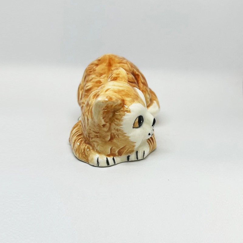 ヴィンテージ　尻上げ茶白猫フィギュリン　イギリス輸入品