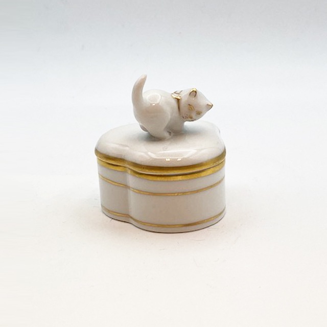 ヘレンド 猫ののったハート型のボン二エール 小物入れ 1992年