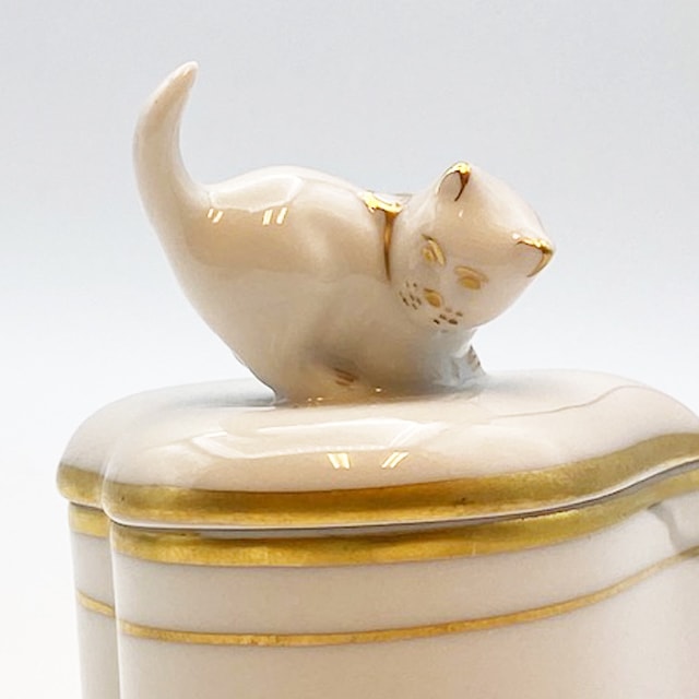 ヘレンド 猫ののったハート型のボン二エール 小物入れ 1992年