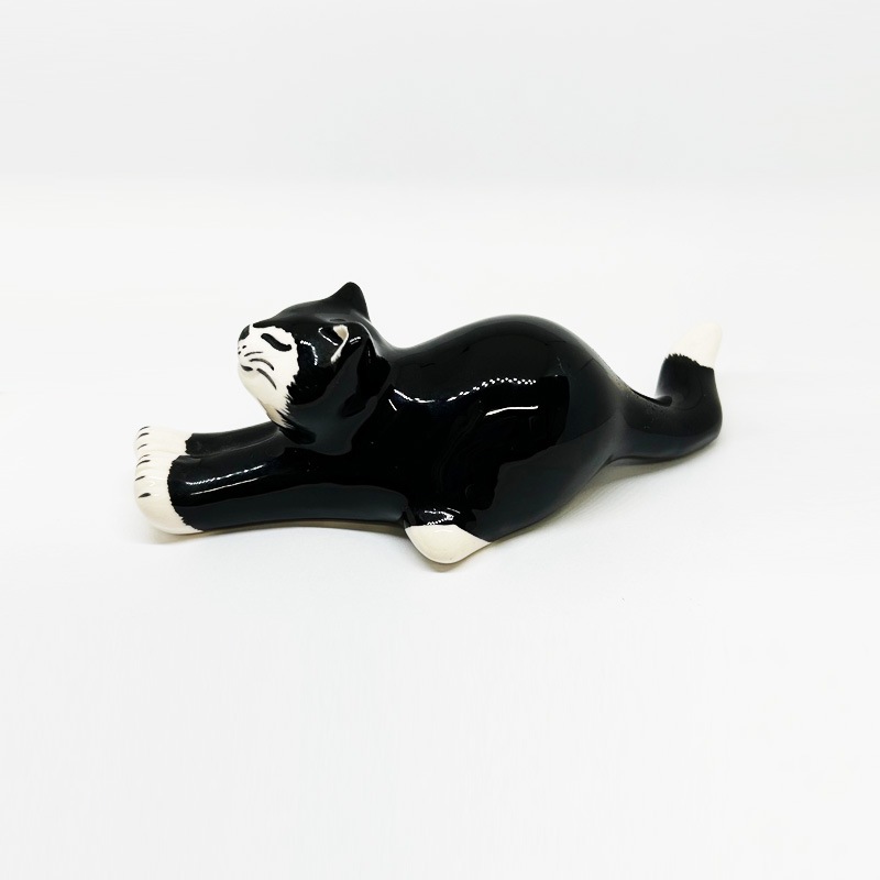 ヴィンテージ　尻上げ黒白ハチワレ猫フィギュリン　DEVON CERAMICS