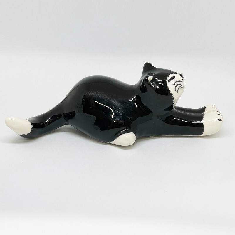 ヴィンテージ　尻上げ黒白ハチワレ猫フィギュリン　DEVON CERAMICS
