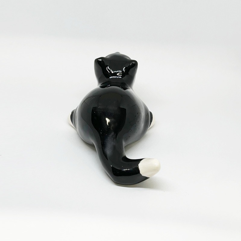 ヴィンテージ　尻上げ黒白ハチワレ猫フィギュリン　DEVON CERAMICS