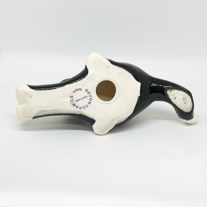 ヴィンテージ　尻上げ黒白ハチワレ猫フィギュリン　DEVON CERAMICS