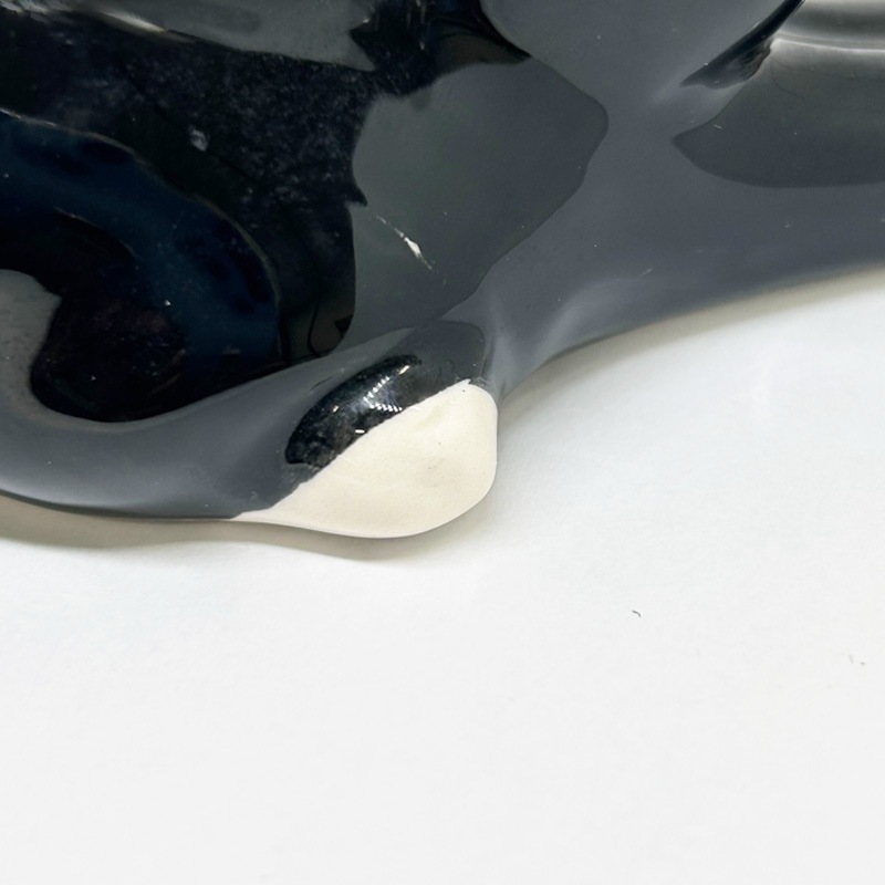 ヴィンテージ　尻上げ黒白ハチワレ猫フィギュリン　DEVON CERAMICS