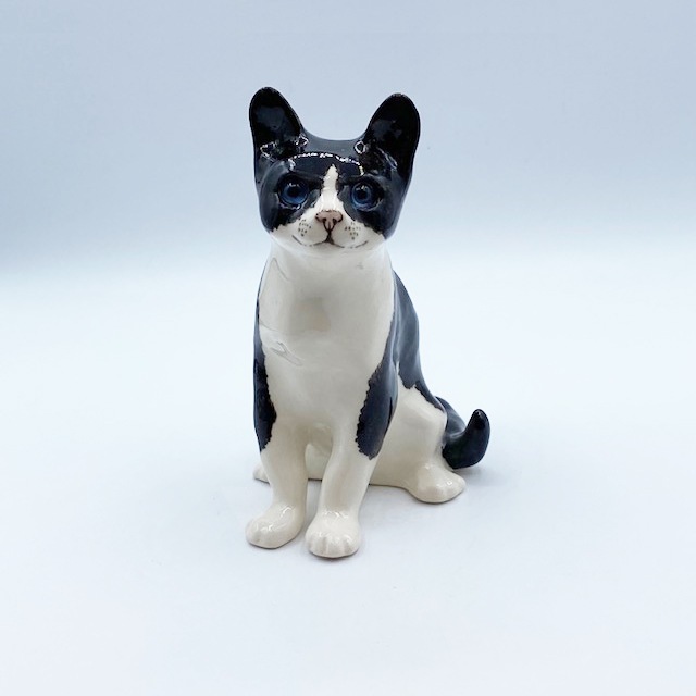 モデルNo.42 ウィンスタンレイキャット　初期作品　ハチワレ猫　貫入無し❣️ ウィンスタンレイキャット ブルーアイの黒白ハチワレ サイズ2