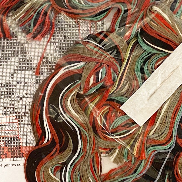 レズリーアイボリー 猫のクロスステッチ(ニードルポイント)キット Muppet on Indian Carpet