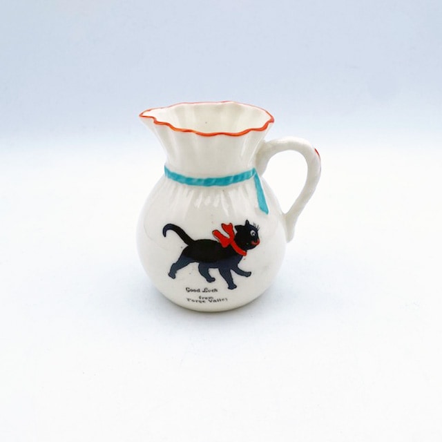 幸運の黒猫　クレステッドチャイナ BLACK GOOD LUCK CATのミルクピッチャー　ミニジャグ 1900年代初期アンティーク　