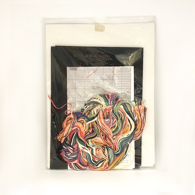 レズリーアイボリー 猫のクロスステッチ(ニードルポイント)キット Becky on Hexagons